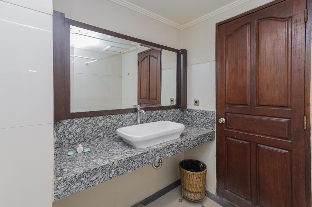 Urbanview Hotel Taman Suci Denpasar Exterior foto