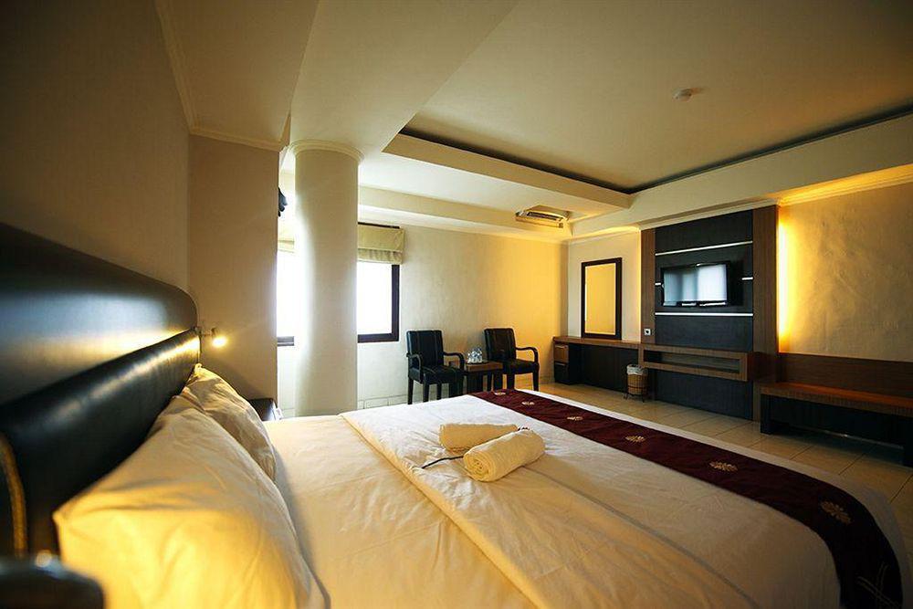 Urbanview Hotel Taman Suci Denpasar Zimmer foto